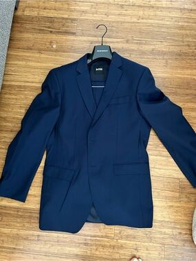 *LIKE NEW* Boss suit- 42L Blue